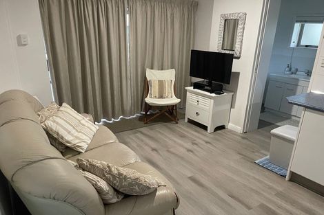 Photo of property in 6 Judkins Crescent, Cockle Bay, Auckland, 2014