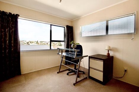 Photo of property in 2/48 Becroft Drive, Forrest Hill, Auckland, 0620