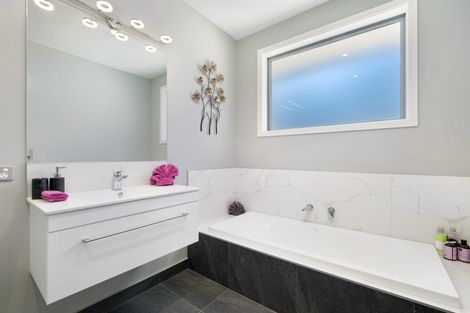 Photo of property in 390a Letts Gully Road, Letts Gully, Alexandra, 9393