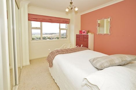 Photo of property in 16 Tironui Terrace, Western Heights, Hamilton, 3200