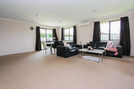 Photo of property in 3 Beckham Close, Grandview Heights, Hamilton, 3200