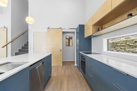 Photo of property in 5 Awanui Street, Merrilands, New Plymouth, 4312