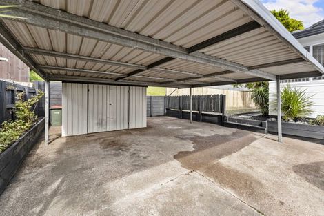 Photo of property in 8 Halloran Place, Massey, Auckland, 0614