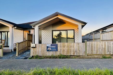 Photo of property in 6 Rorotu Avenue, Karaka, Papakura, 2113