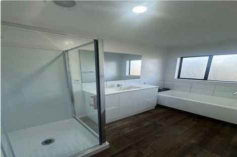 Photo of property in 155 Botany Road, Botany Downs, Auckland, 2010