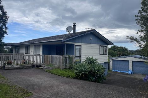 Photo of property in 10 Magdalen Place, West Harbour, Auckland, 0618