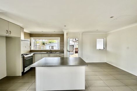 Photo of property in 54 Edgewater Drive, Pakuranga, Auckland, 2010