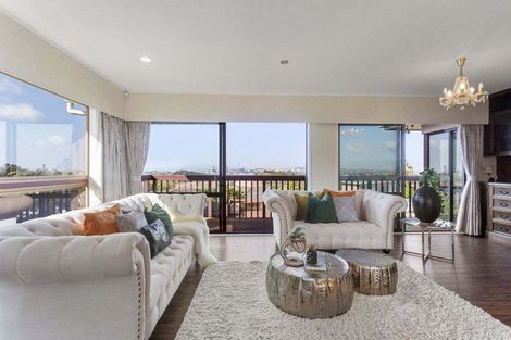 Photo of property in 35 Chatswood Grove, Chatswood, Auckland, 0626