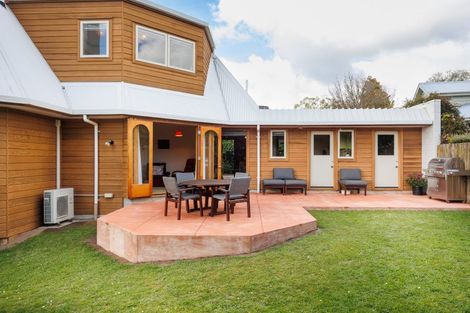 Photo of property in 96 Clifton Terrace, Fitzherbert, Palmerston North, 4410
