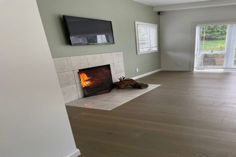 Photo of property in 17 Wernham Place, Northcote, Auckland, 0626