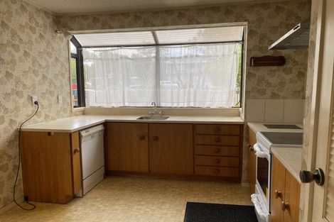 Photo of property in 227 Edmonton Road, Te Atatu South, Auckland, 0610