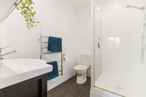 Photo of property in 33 Tree View Avenue, Glenfield, Auckland, 0629