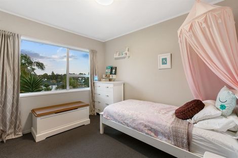 Photo of property in 19 Woodcote Drive, Glenfield, Auckland, 0629