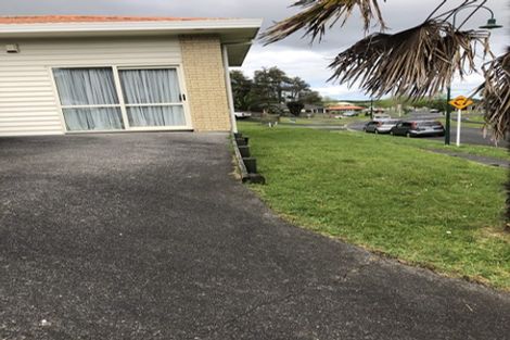 Photo of property in 44a De Havilland Drive, Goodwood Heights, Auckland, 2105