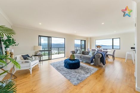 Photo of property in 8 Poto Road, Normandale, Lower Hutt, 5010