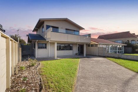 Photo of property in 208a Marine Parade, Mount Maunganui, 3116