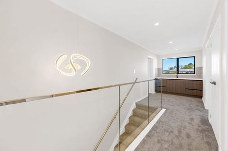 Photo of property in 76a Ennis Avenue, Pakuranga Heights, Auckland, 2010