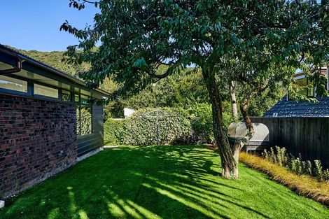 Photo of property in 27 Cheviot Road, Lowry Bay, Lower Hutt, 5013
