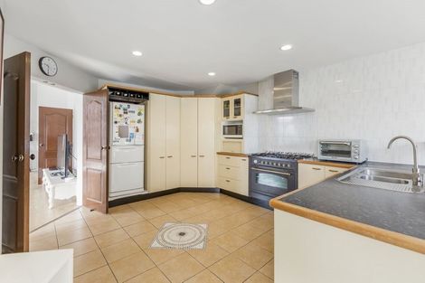 Photo of property in 20 Unsworth Drive, Unsworth Heights, Auckland, 0632