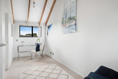 Photo of property in 3 Trident Place, Shelly Park, Auckland, 2014