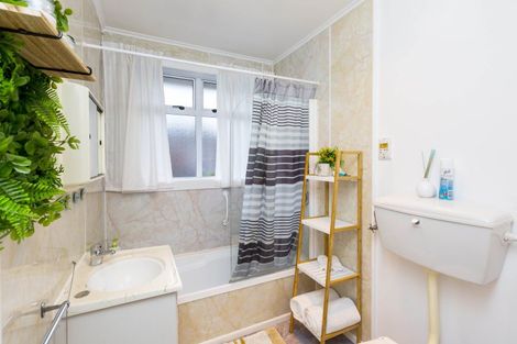 Photo of property in 2/15 Clouston Park Road, Ebdentown, Upper Hutt, 5018