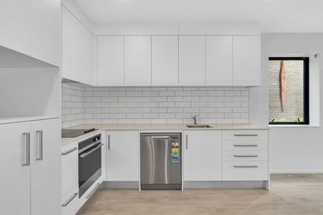 Photo of property in 1/25g Potter Avenue, Northcote, Auckland, 0627