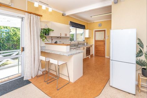 Photo of property in 6 Bristow Street, Saint Johns Hill, Whanganui, 4501