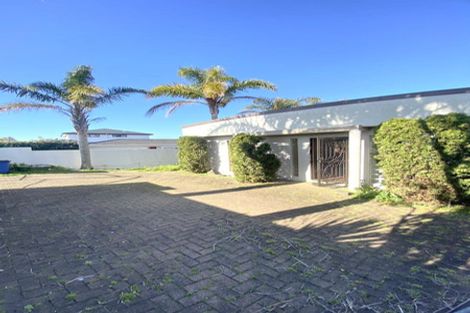 Photo of property in 689 Beach Road, Rothesay Bay, Auckland, 0630