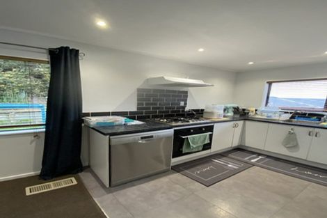 Photo of property in 33 Omapere Street, Whitby, Porirua, 5024