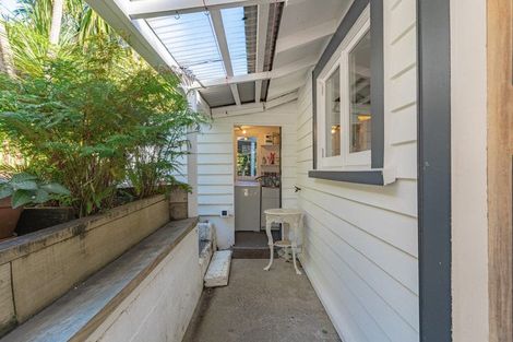 Photo of property in 17a Taranaki Street, Picton, 7220