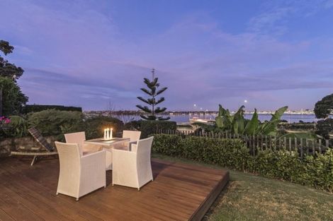 Photo of property in 39 Sylvan Avenue, Northcote, Auckland, 0627