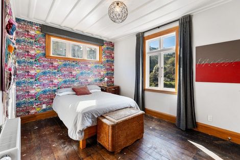 Photo of property in 16 Brewster Street, Bluff Hill, Napier, 4110