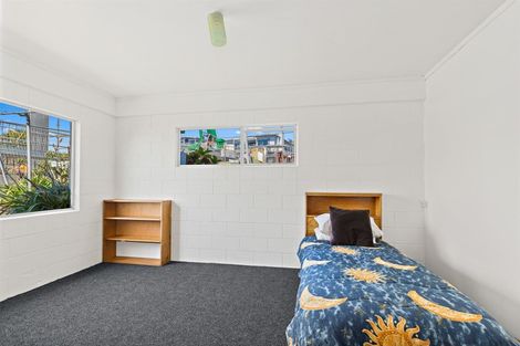 Photo of property in 2/12 Beechwood Road, Rothesay Bay, Auckland, 0630