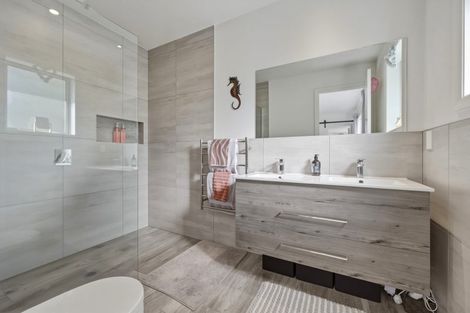 Photo of property in 15 Odlin Lane, Red Beach, 0932