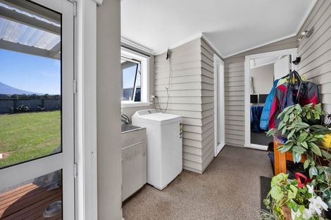 Photo of property in 15 High Street, Eltham, 4322