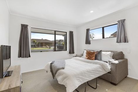 Photo of property in 6 Channing Crescent, Botany Downs, Auckland, 2010