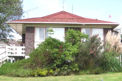 Photo of property in 2/9 Ian Place, Glendene, Auckland, 0602