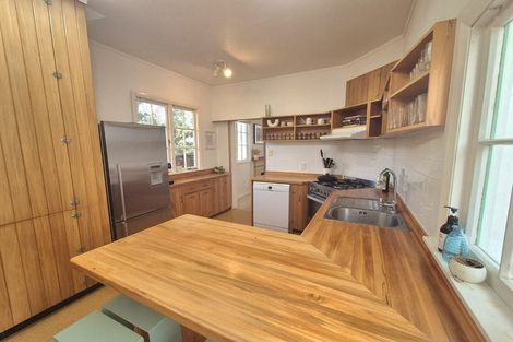 Photo of property in 403 Muritai Road, Eastbourne, Lower Hutt, 5013
