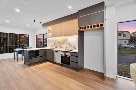 Photo of property in 1/33 Elizabeth Drive, West Harbour, Auckland, 0618