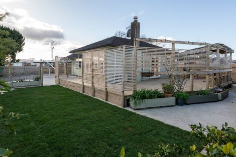 Photo of property in 43 Collins Road, Melville, Hamilton, 3206