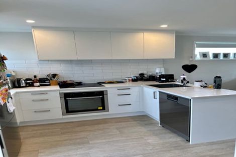 Photo of property in 74c Stanley Road, Glenfield, Auckland, 0629