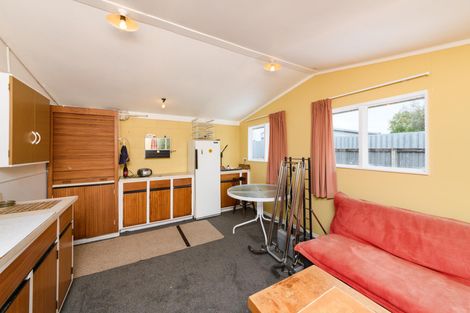 Photo of property in 1 Essex Place, Milson, Palmerston North, 4414