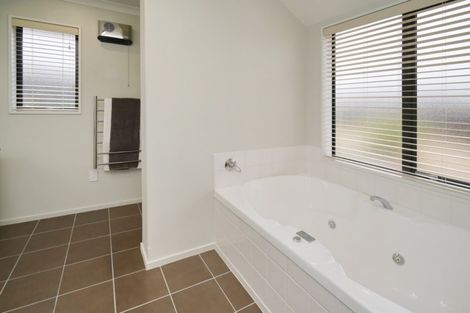 Photo of property in 3 Meadowcroft Lane, Harewood, Christchurch, 8051