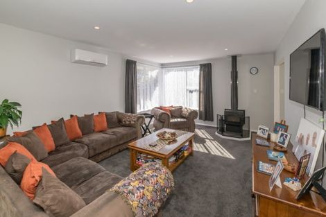 Photo of property in 7 Saunders Place, Redwood, Christchurch, 8051