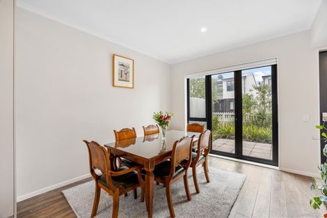 Photo of property in 28 Komanawa Lane, Mount Wellington, Auckland, 1062