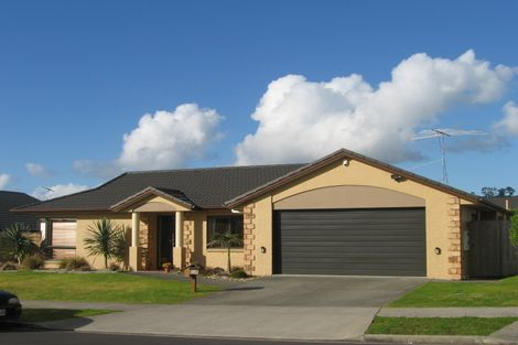 Photo of property in 20 Corrofin Drive, East Tamaki, Auckland, 2013