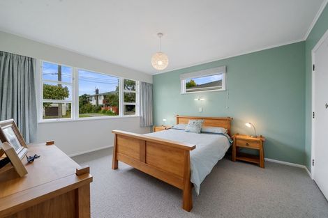 Photo of property in 53 Saint Johns Terrace, Tawa, Wellington, 5028