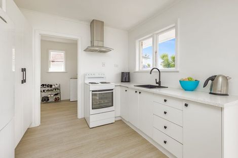 Photo of property in 22a Sutton Crescent, Papakura, 2110