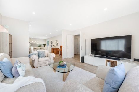 Photo of property in 10 Hedge Row, Sunnyhills, Auckland, 2010