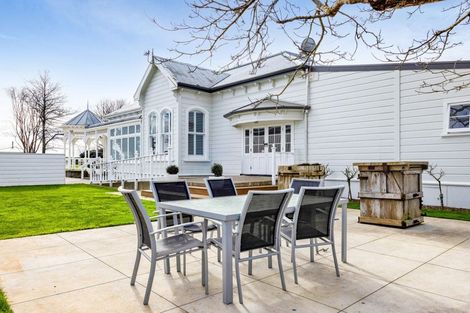 Photo of property in 76 Turuturu Road, Hawera, 4674